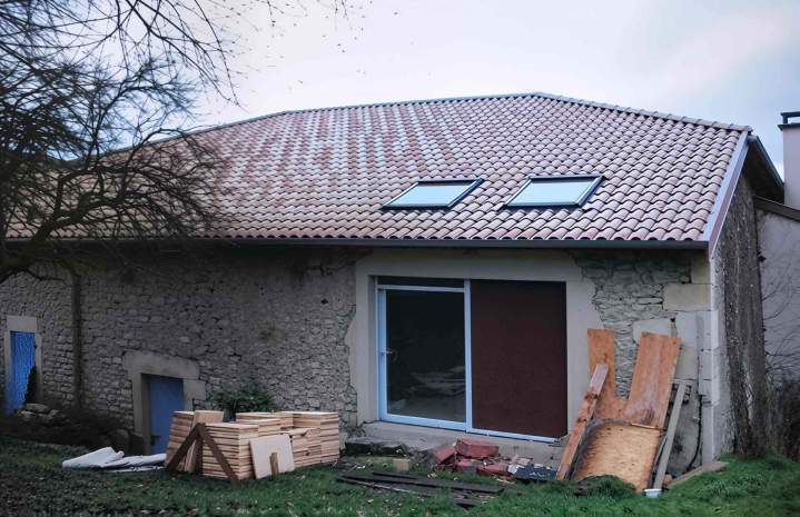 Installation couverture avec fenêtre de toit Tréveray